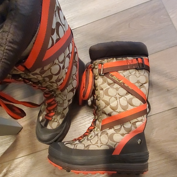 COACH SNOW BOOTS - Picture 2 of 4
